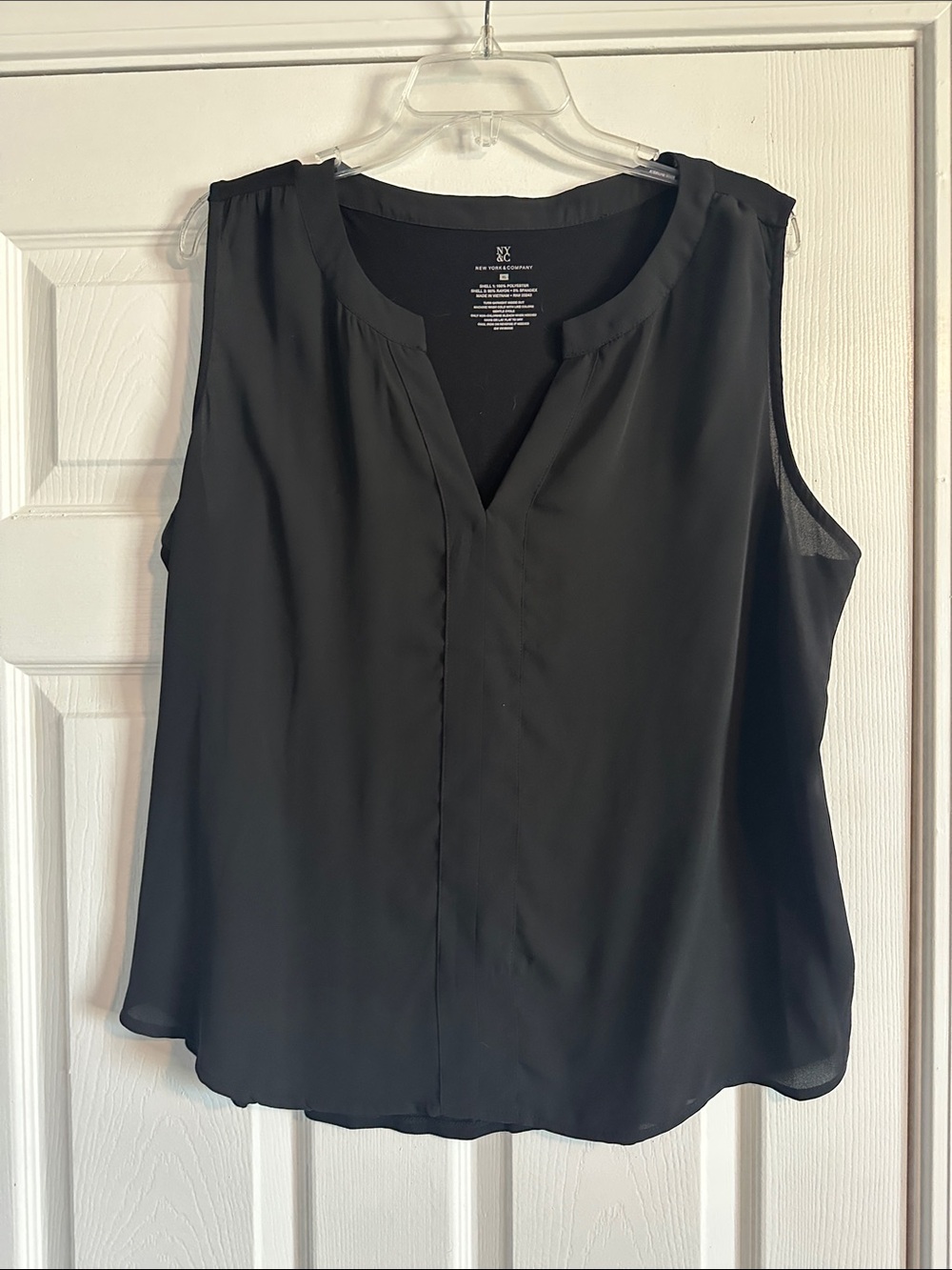 New York & Company Black Sleeveless V-Neck Camisole